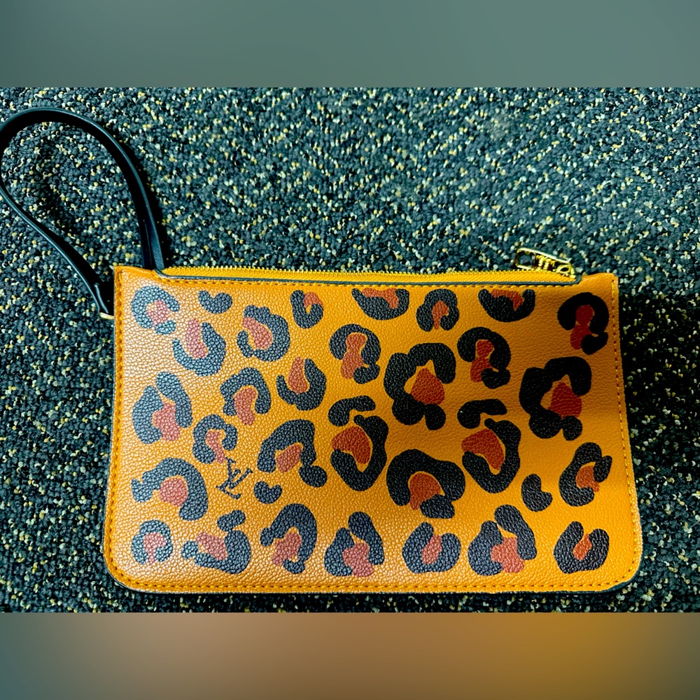 Clutch wristlet